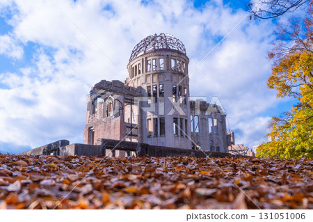 廣島原子彈爆炸圓頂屋和秋日天空下的落葉 廣島原子彈爆炸圓頂屋和秋日天空下的落葉 131051006