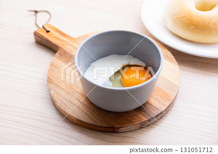 Add milk to salted raw eggs 131051712