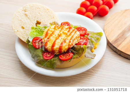 煎蛋百吉餅三明治 煎蛋百吉餅三明治 131051718