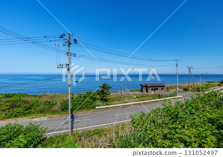 [JR Gono Line Tokiwa Station] A small, simple station building standing on the seaside and the Sea of Japan. Sakura got off at this station in the "It's Tough Being a Man" episode. 131052497