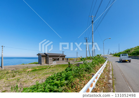 [JR Gono Line Tokiwa Station] A small, simple station building standing on the seaside and the Sea of Japan. Sakura got off at this station in the "It's Tough Being a Man" episode. 131052498