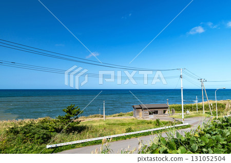 [JR Gono Line Tokiwa Station] A small, simple station building standing on the seaside and the Sea of Japan. Sakura got off at this station in the "It's Tough Being a Man" episode. 131052504
