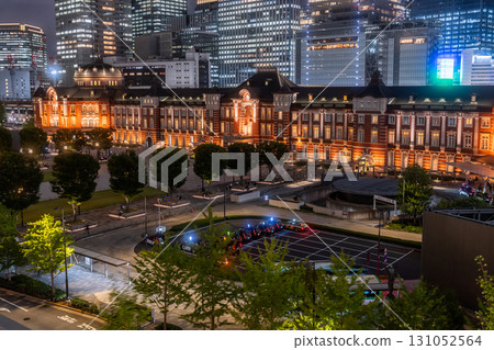 東京車站和丸之內市夜景 131052564