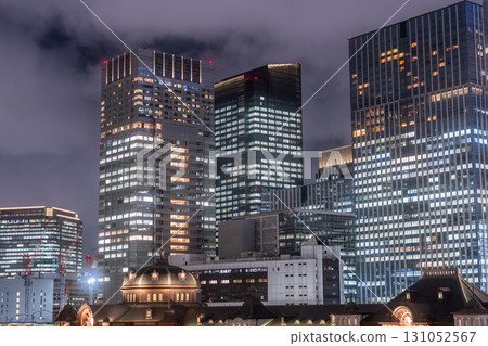 東京車站和丸之內市夜景 131052567