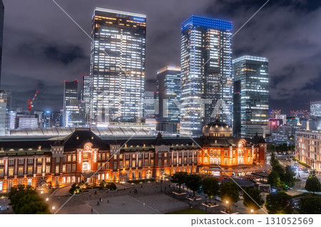 東京車站和丸之內市夜景 131052569
