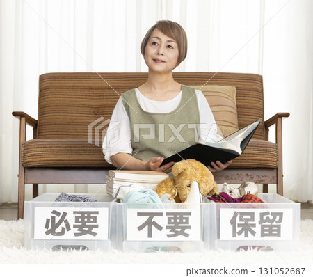 Senior woman decluttering in the living room 131052687