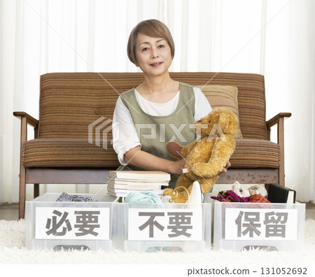 Senior woman decluttering in the living room 131052692