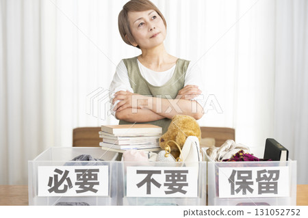 Senior woman decluttering in the living room 131052752