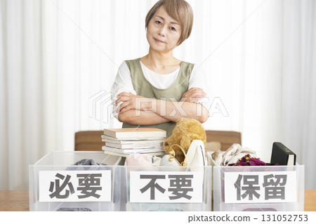 Senior woman decluttering in the living room 131052753