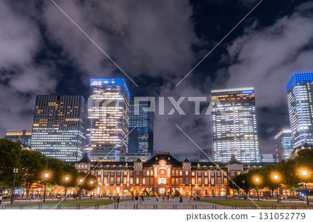 東京：東京車站和丸之內商業區的夜景 131052779