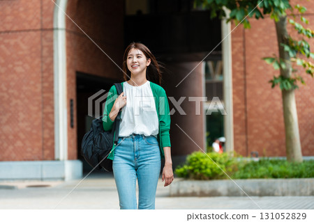 大學生校園校舍 131052829