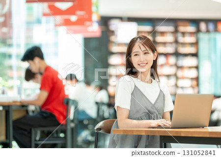 A young woman working in a cafe 131052841