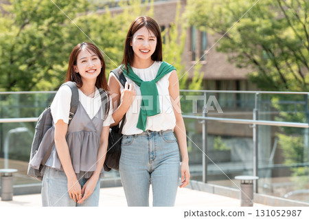 女大學生、大學校園、職校學生 131052987