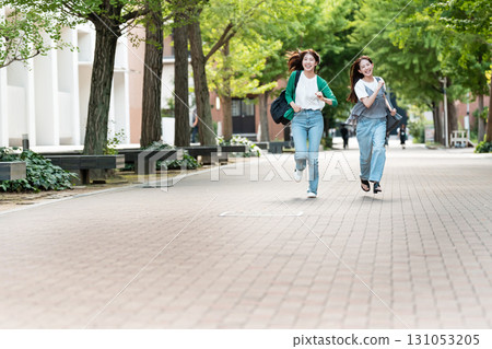 大學校園女大學生跑步 131053205