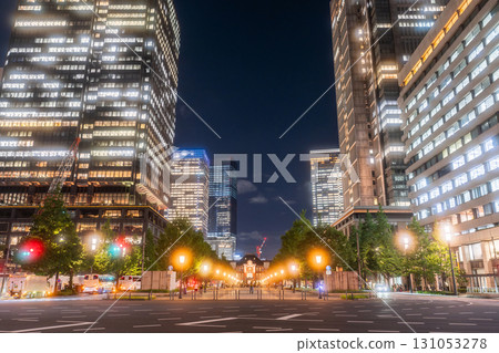 東京：東京車站和丸之內商業區的夜景 131053278