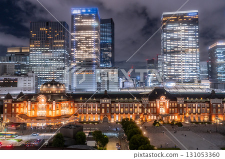 Tokyo: Night view of Tokyo Station and the Marunouchi business district 131053360