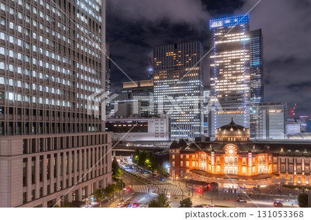Tokyo: Night view of Tokyo Station and the Marunouchi business district 131053368