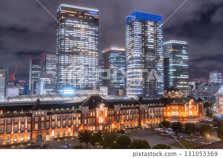 東京：東京車站和丸之內商業區的夜景 131053369