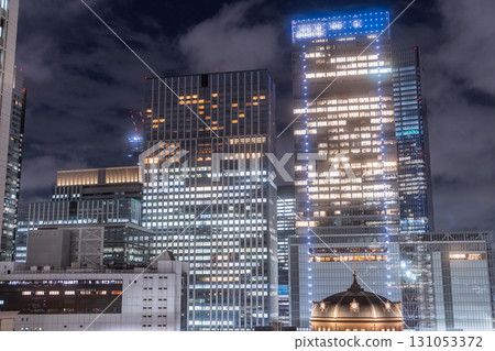 Tokyo: Night view of Tokyo Station and the Marunouchi business district 131053372