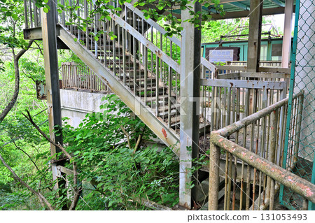 The transfer point for the Omote Rokkosan Line ropeway station "Tenguiwa Station" has been decided to be removed and demolished. 131053493