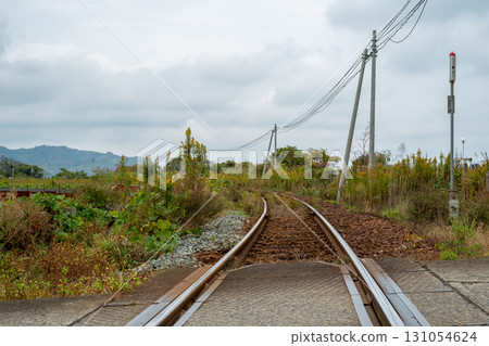 A straight track A straight track 131054624