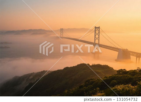 霧氣籠罩的橋樑 - AI 插畫 霧氣籠罩的橋樑 - AI 插畫 131054732