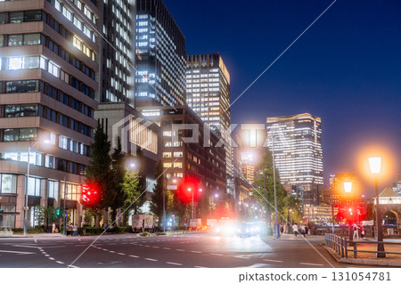 東京:丸之內大都會的夜景 東京:丸之內大都會的夜景 131054781
