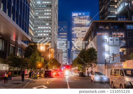東京:丸之內大都會的夜景 東京:丸之內大都會的夜景 131055220