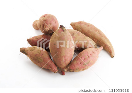 Fresh muddy sweet potatoes Fresh muddy sweet potatoes 131055918