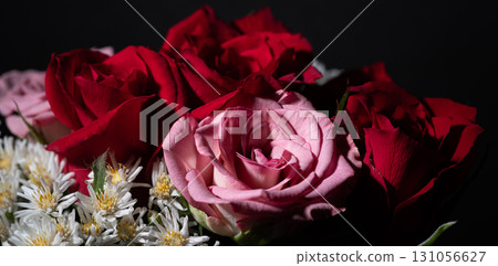 花瓶裡的玫瑰花 花瓶裡的玫瑰花 131056627