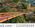 山谷上的紅色橋樑 131059249