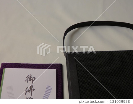 紀念必需品白色背景 紀念必需品白色背景 131059928