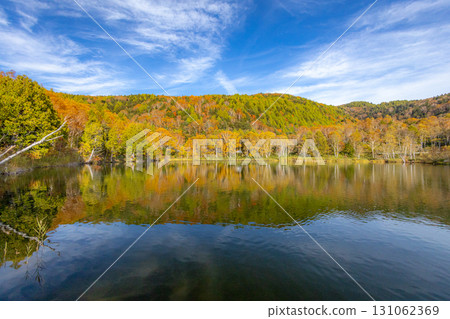 Autumn colors deepen at Kido Pond in Shiga Kogen Autumn colors deepen at Kido Pond in Shiga Kogen 131062369