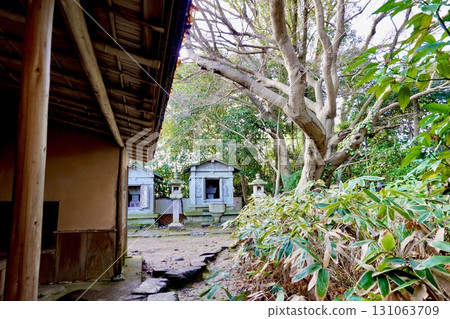 瑞龍寺:富山縣高岡市,一座靜靜地矗立在寺院一角的石陵 瑞龍寺:富山縣高岡市,一座靜靜地矗立在寺院一角的石陵 131063709