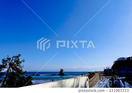 道之站「雨晴」：雲霧繚繞的立山連峰，景色令人失望。富山縣高岡市。 131063723