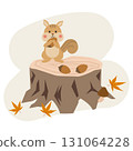 秋天的插圖：一隻可愛的松鼠坐在樹樁和橡子上 131064228