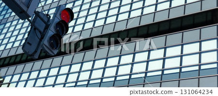 城市交通號誌和簡約時尚的風景 131064234