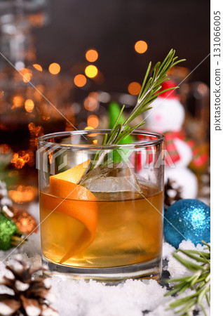 Bourbon Old Fashioned Winter Cocktail 131066005