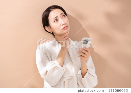 Woman portrait smartphone worries 131066033