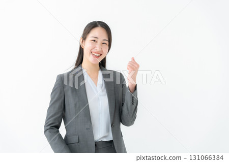 女商人西裝膽量姿勢 131066384