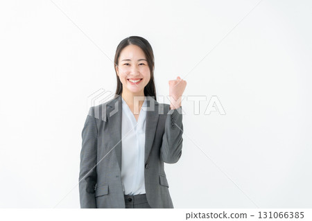 女商人西裝膽量姿勢 131066385