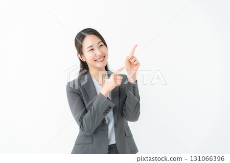 Business woman in a suit pointing 131066396