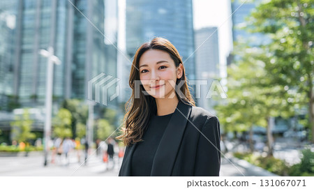 Image 02 of a female office worker in a suit 131067071