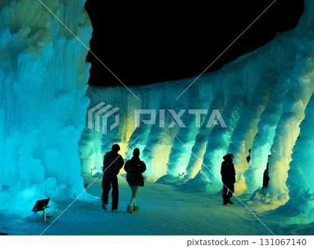 冬季的支笏湖溫泉:燈光璀璨的冰雕 冬季的支笏湖溫泉:燈光璀璨的冰雕 131067140