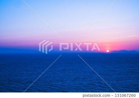 Beautiful sunset on the Greek island of Santorini 131067260