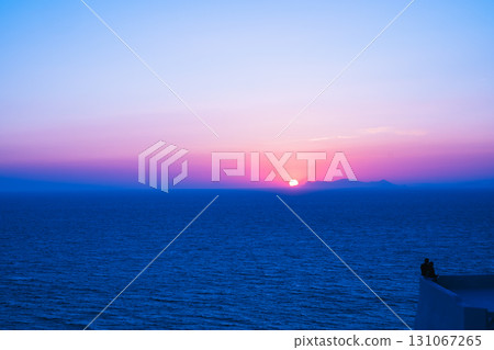 Beautiful sunset on the Greek island of Santorini 131067265