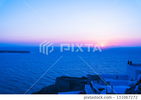 希臘聖托里尼島美麗的日落 131067272