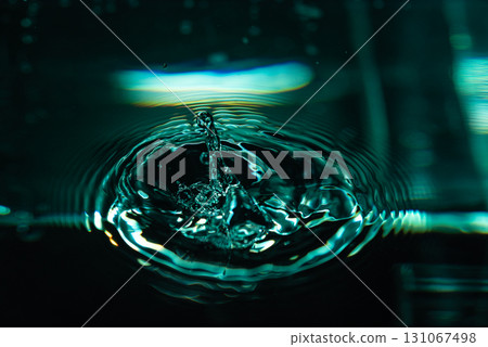 307.Macro photography of water drop splashes 307.Macro photography of water drop splashes 131067498