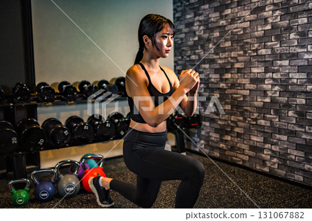 Split squats to train your buttocks, lunges, cool women exercising at the gym, hip-ups, muscle training girls Split squats to train your buttocks, lunges, cool women exercising at the gym, hip-ups, muscle training girls 131067882