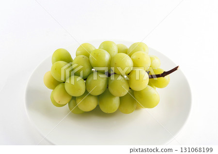 Fresh shine muscat 131068199